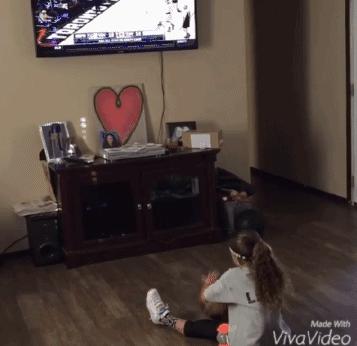 小女孩拥有第一双漂亮鞋子,七岁女孩球鞋