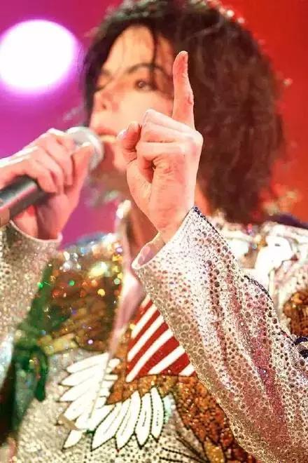 迈克尔杰克逊从黑到白全部过程,迈克尔杰克逊最后一次登场完全版