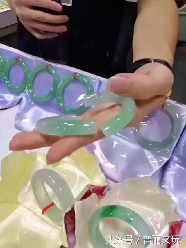 30万摔碎玉手镯后续,30万的红珊瑚