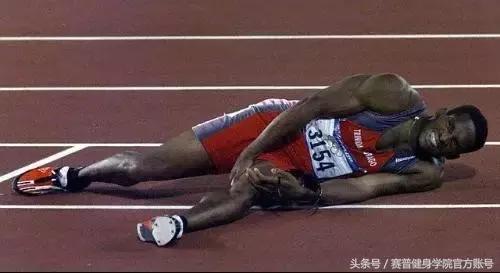 运动时肌肉拉伤的预防方法,运动时肌肉拉伤怎样处理