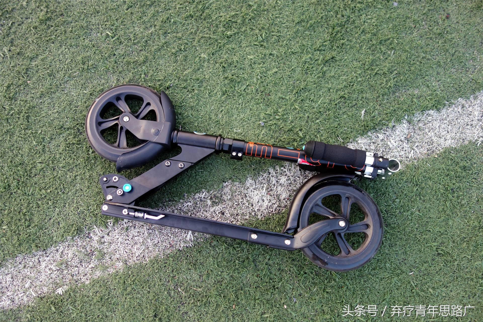 电动小型代步滑板车,高颜值电动代步滑板车