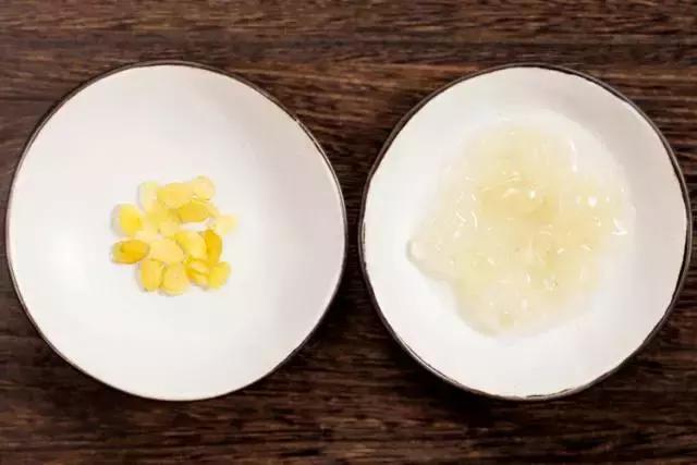 在这凉意渐生的季节里，吃一碗纯天然皂角米最滋补！