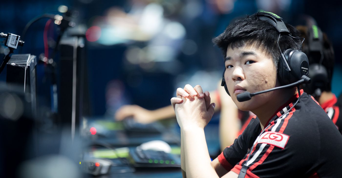 LOL韦神的逆袭：吃鸡一个月，人气破百万，成斗鱼一哥！