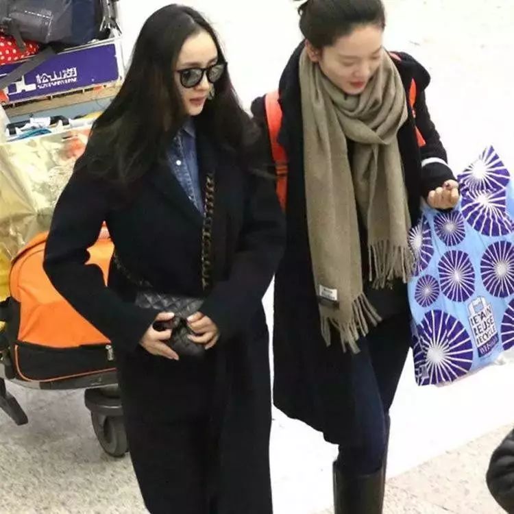 杨幂穿的最火的牌子,杨幂亚太区代言什么品牌