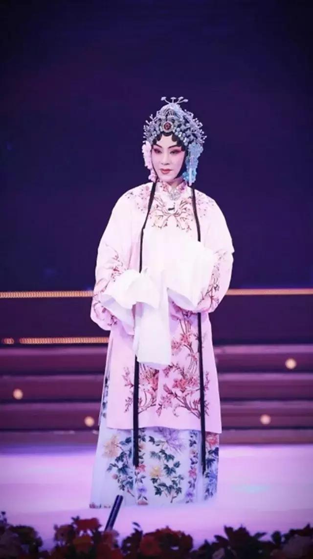 有一种戏曲唱词比诗词还美,超级唯美的戏曲唱词