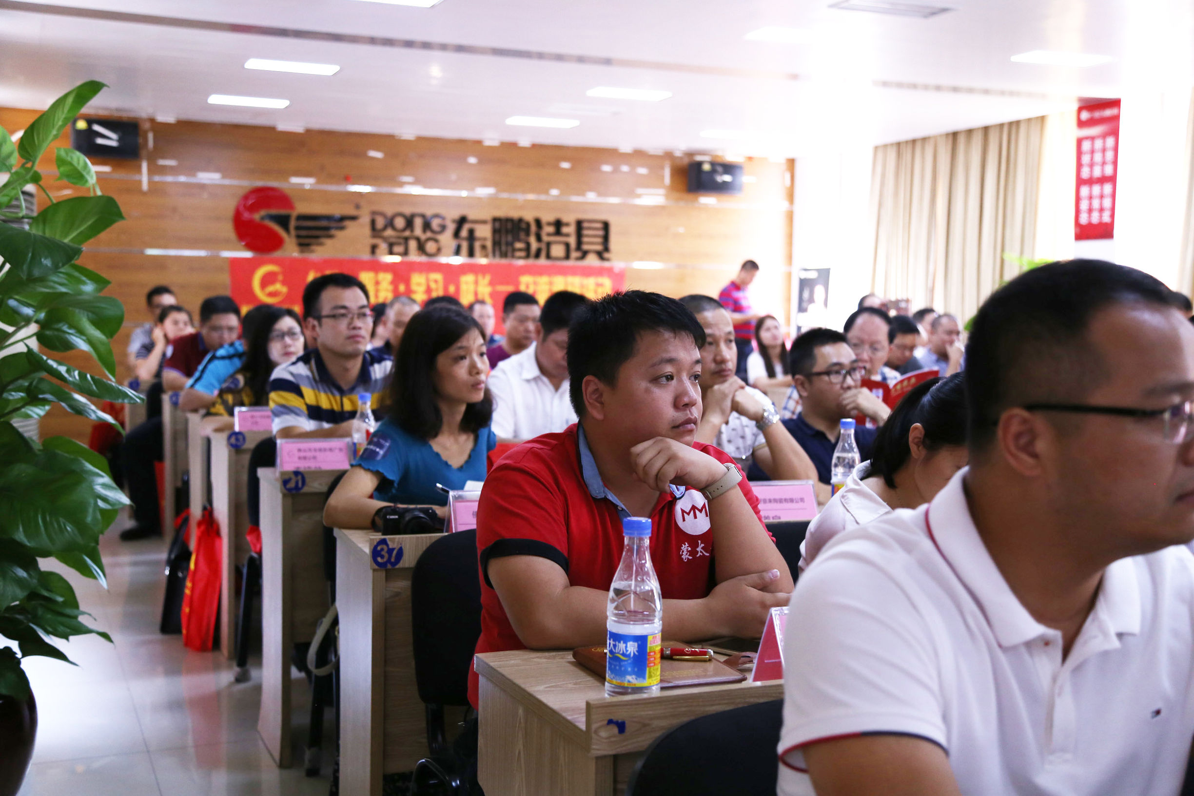 东鹏瓷砖50周年上新季,东鹏陶瓷哪年诞生的