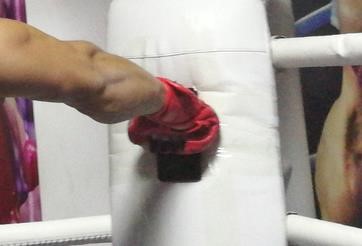 手机不小心被坐弯了怎么修,手机被坐弯了能够继续用吗