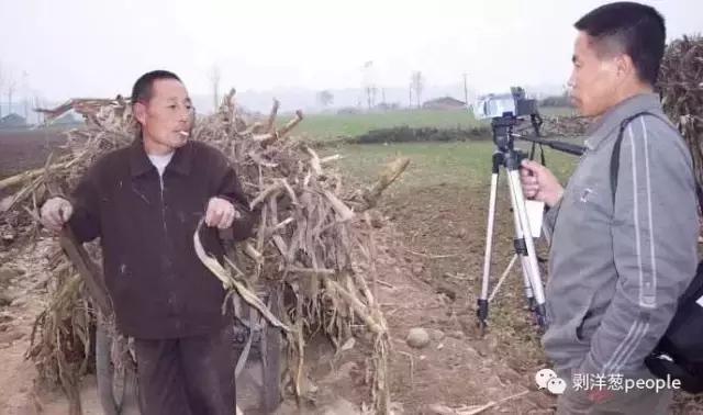 农民纪录片拍摄者张焕财：我就是一只脖子上挂着DV的“鸡”