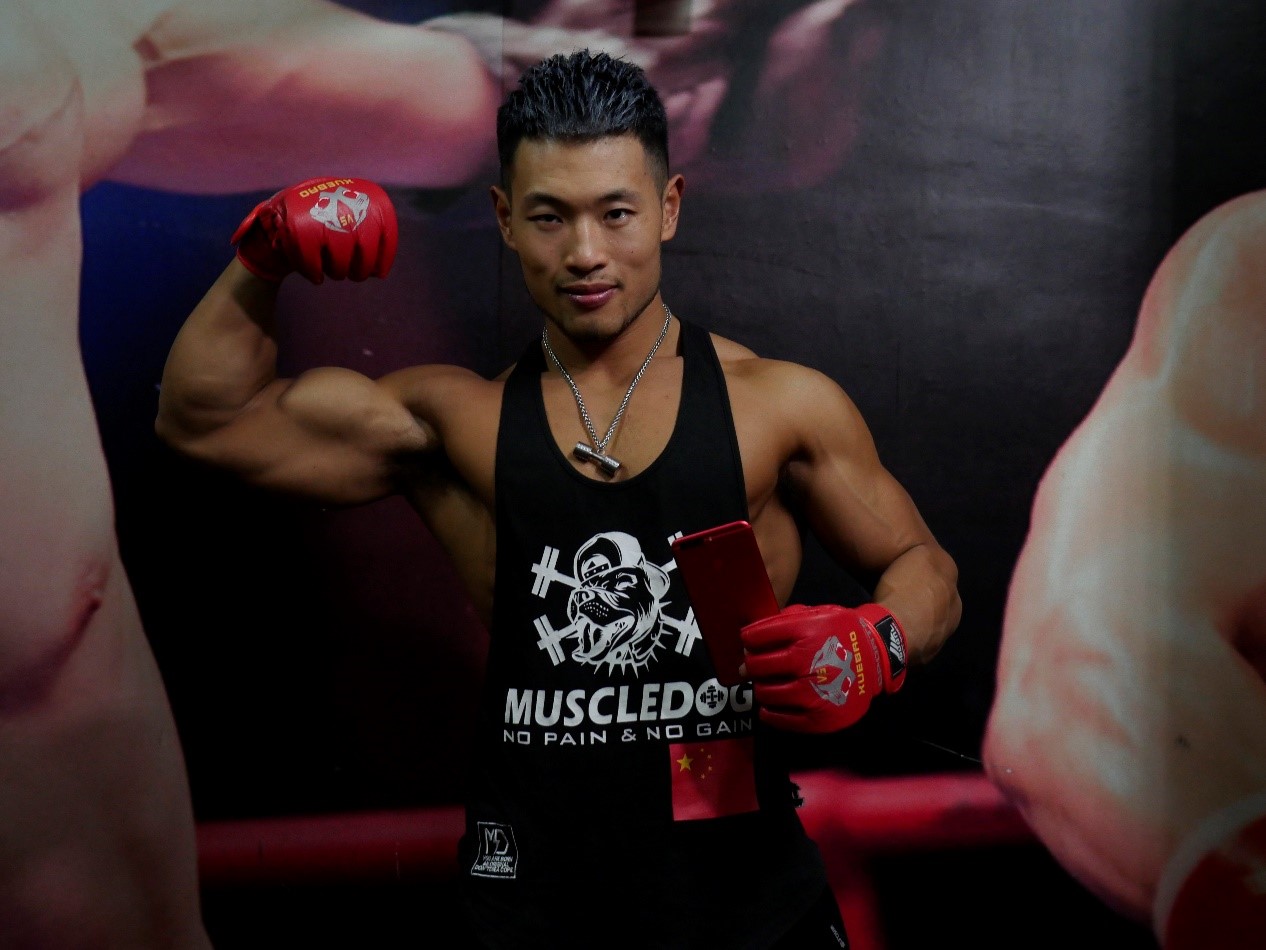 手机不小心被坐弯了怎么修,手机被坐弯了能够继续用吗