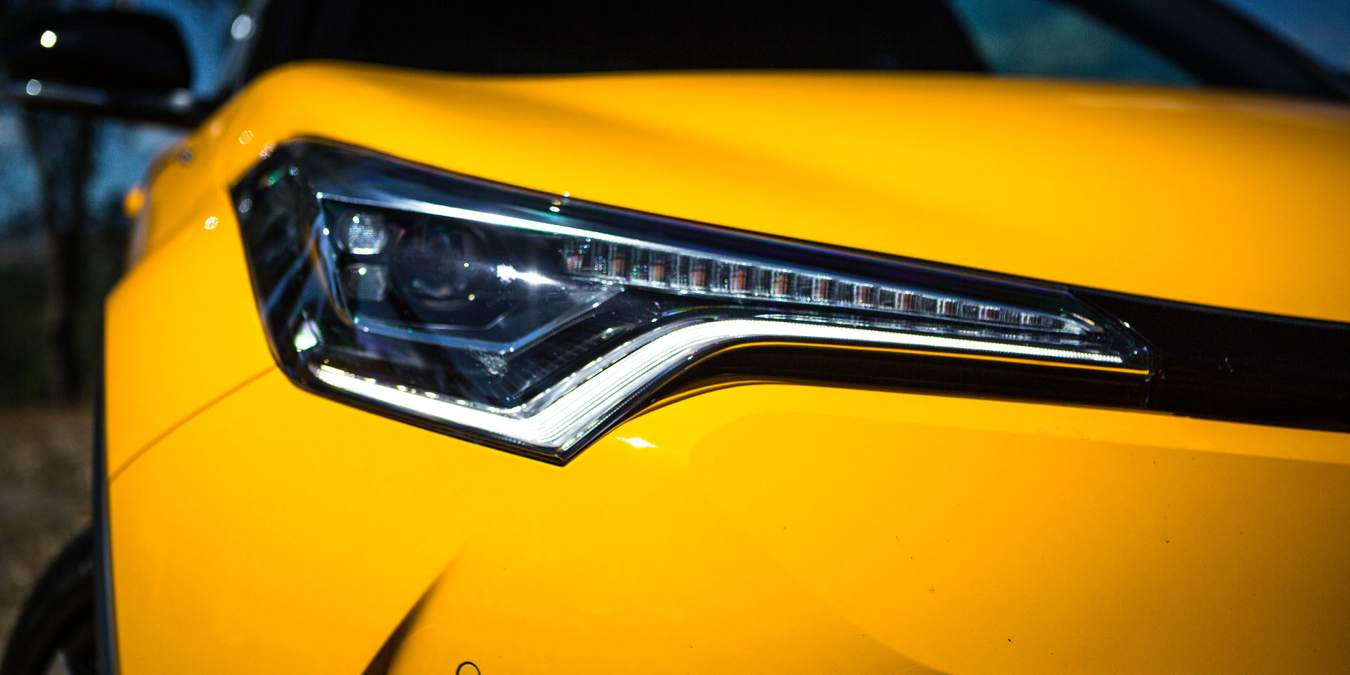 2022款丰田c-hr2023落地价,全新丰田c-hr官图发布