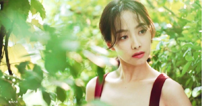 杨幂成轻奢品牌全球代言人，80后小花的代言战争硝烟四起