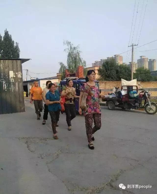 农民纪录片拍摄者张焕财：我就是一只脖子上挂着DV的“鸡”