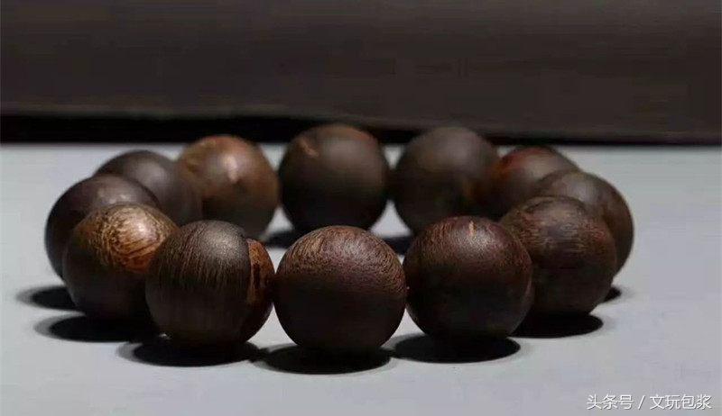 50-60岁男人合适戴什么手串,南红手串合适男人戴吗