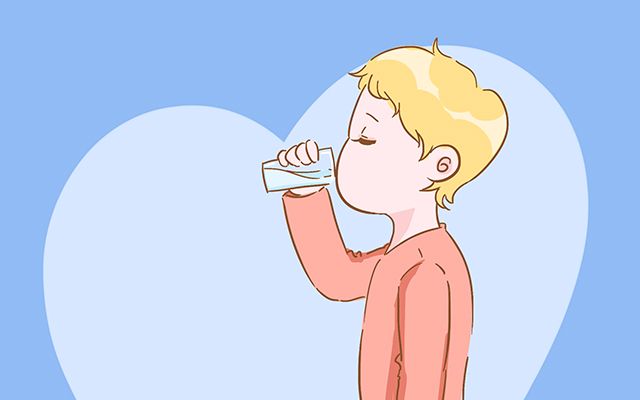 宝宝小便发黄怎么回事,婴儿小便发黄如何处理