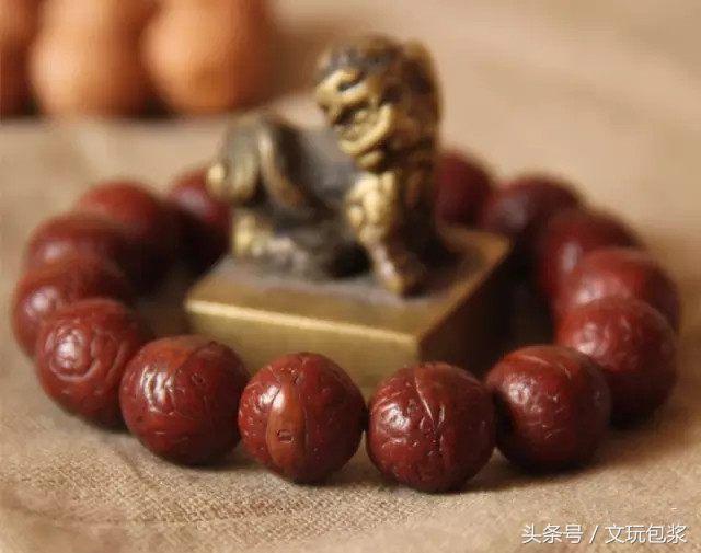 50-60岁男人合适戴什么手串,南红手串合适男人戴吗