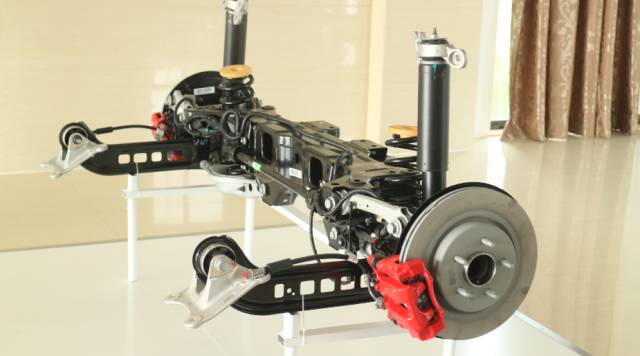 君威gs与标致508l底盘对比,新款君威gs底盘顶起来长什么样