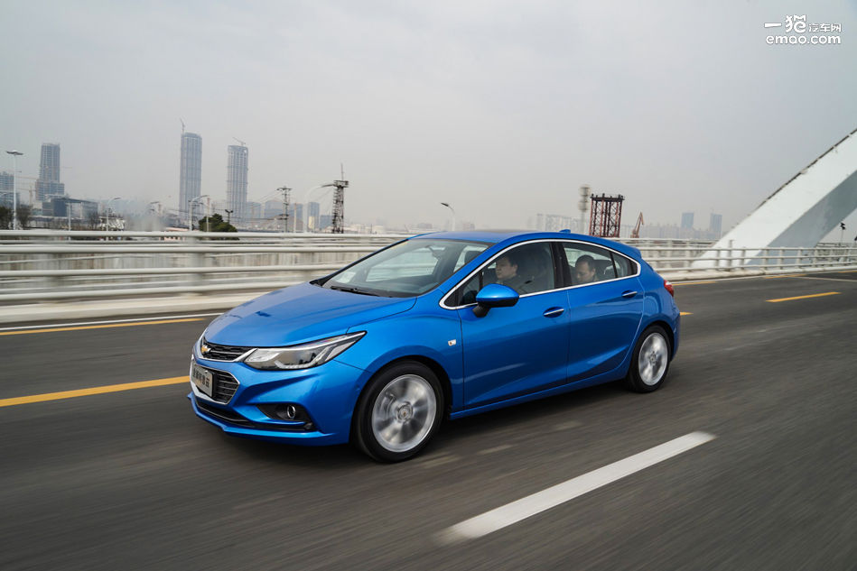 试驾雪佛兰科鲁兹两厢版,科鲁兹两厢顶配掀背1.6t小钢炮