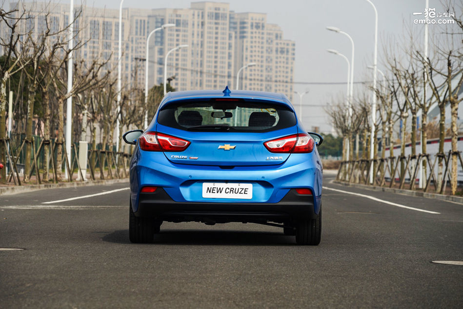 试驾雪佛兰科鲁兹两厢版,科鲁兹两厢顶配掀背1.6t小钢炮
