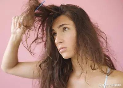 秋天头发干燥毛躁怎么变柔顺,洗头怎样护理能够让头发少掉一点