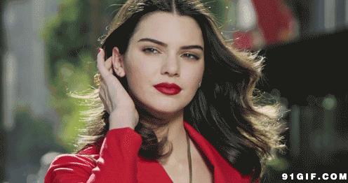 岛国研发让你躺在床上都能洗头的机器，满屏都是不可描述的画风！