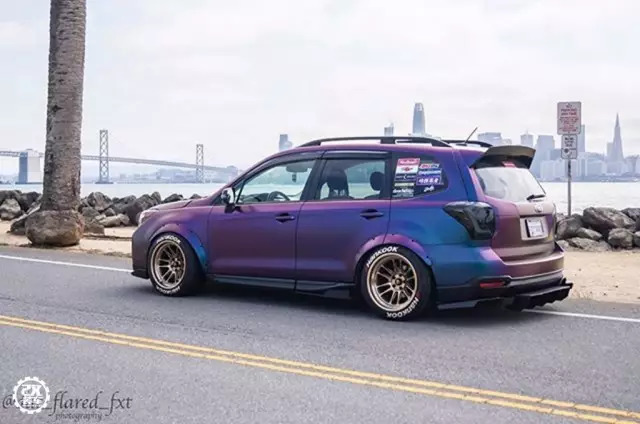 “不务正业”的低趴斯巴鲁森林人，在路上暴走的姿态简直凶猛！