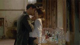 太阳的后裔为啥选宋仲基,太阳的后裔宋仲基帮宋慧乔扎头发