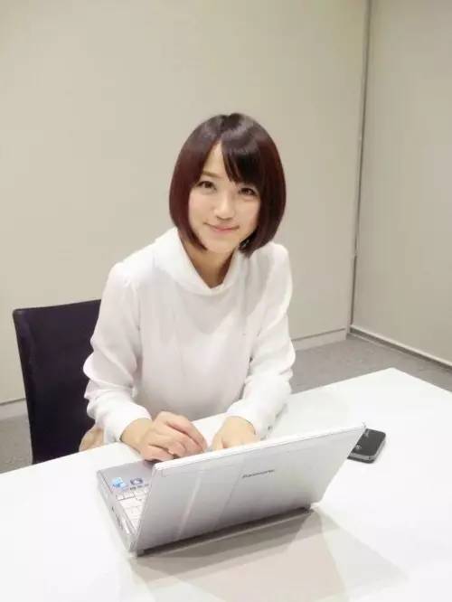 刚开始长牙的宝宝牙缝大的原因,刚出生的小孩嘴里长牙怎么回事