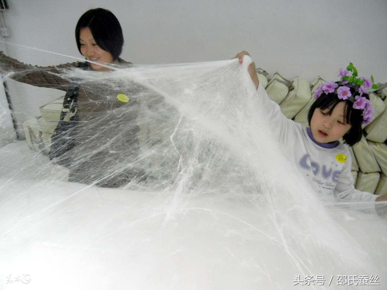 蚕丝被用久了为什么会变重,蚕丝被用久了是什么样子