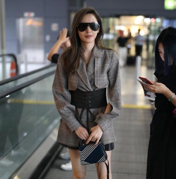 早秋复古又时髦的日常搭配,又酷又飒的早秋搭配