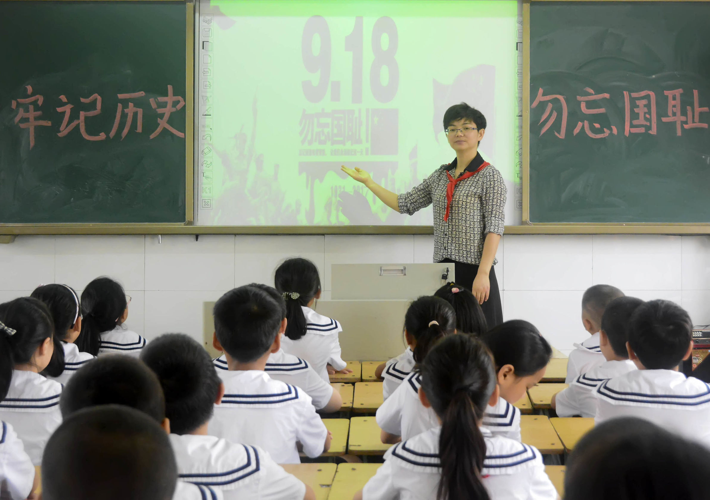 纪念九一八主题班会,小学三年级感念师恩的主题班会
