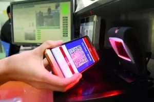 持电子登机牌怎么过安检和登机,是不是领取登机牌就能够过安检了