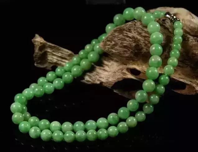 翡翠珠子戴脖子的76颗寓意,翡翠手串珠子颗数讲究