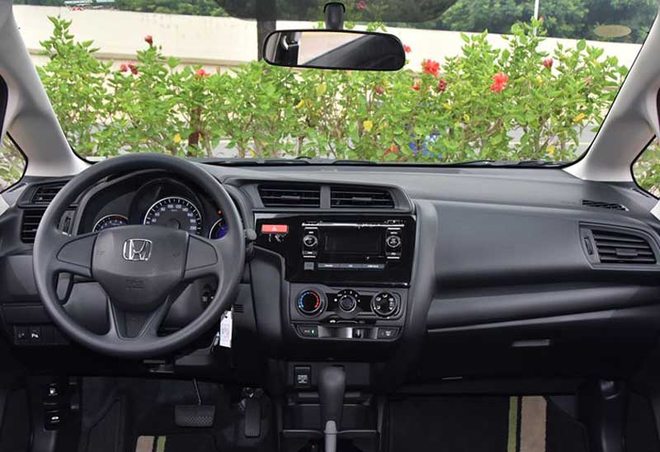 奥迪a3和奔驰a200两厢哪个值得买,奥迪a3两厢车1.4t进口2013年图片