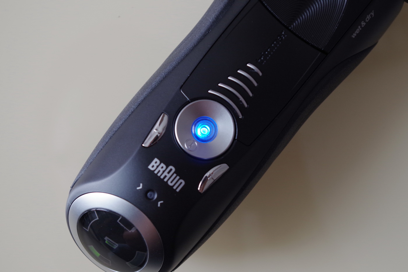 博朗尊享9系男士电动剃须刀,德国博朗电动剃须刀6系