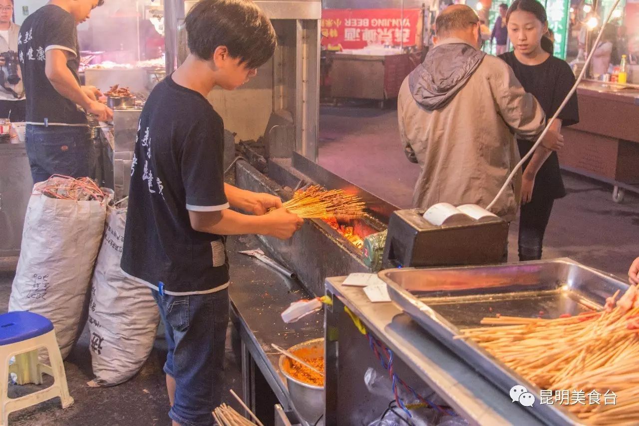 昆明排队到腿软的14家民间老店，吃过6家以上算你厉害