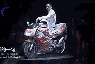 扯白｜为什么一定要去现场看演唱会？