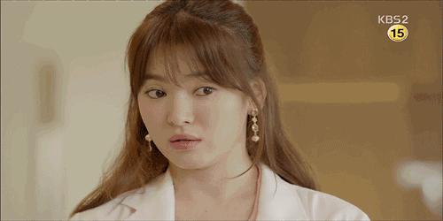 太阳的后裔为啥选宋仲基,太阳的后裔宋仲基帮宋慧乔扎头发