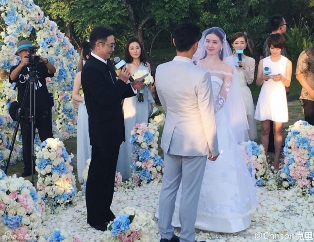 隆诗大婚深情告白霍建华抢合照新郎扬言生5个