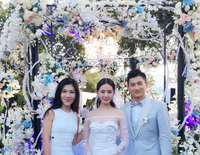 隆诗大婚深情告白霍建华抢合照新郎扬言生5个