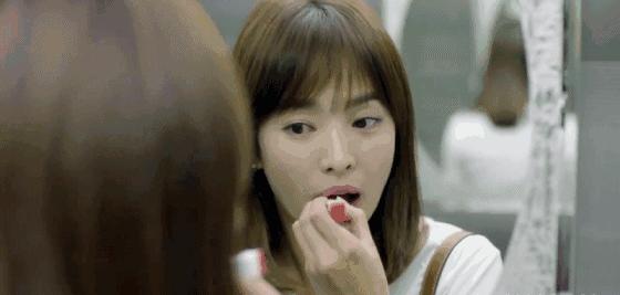 太阳的后裔为啥选宋仲基,太阳的后裔宋仲基帮宋慧乔扎头发