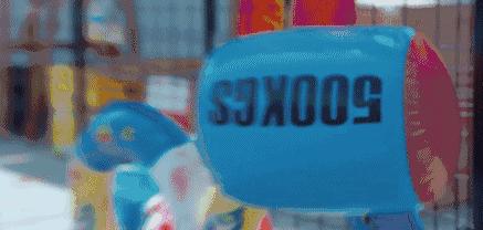 假摔、吊威亚、真人被撞飞，影视剧中的车祸戏是这么拍的？！