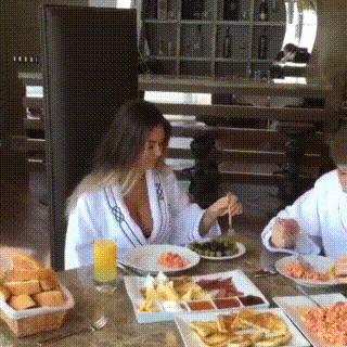 兔子是正经兔子，老爷爷比较意外