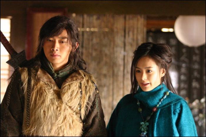 男人是怎样硬起来的？胡斐与两只玉凤的三人行告诉你！