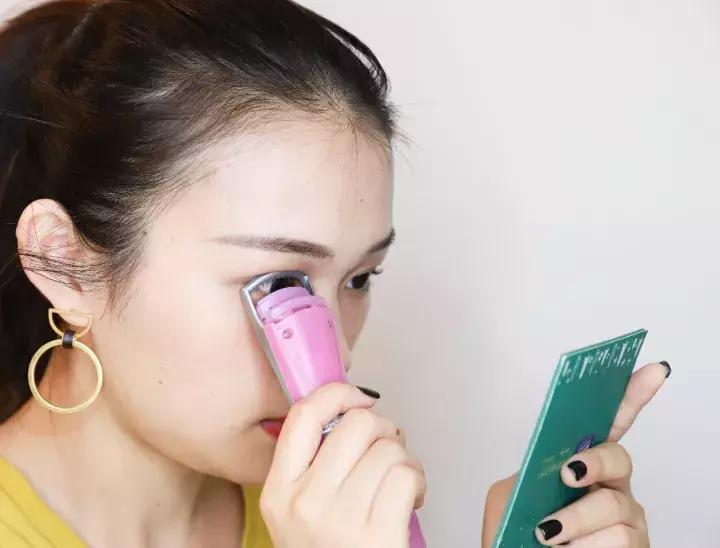 日常眼妆小技巧三步轻松搞定眼妆,眼妆新手学起来最简单的方法