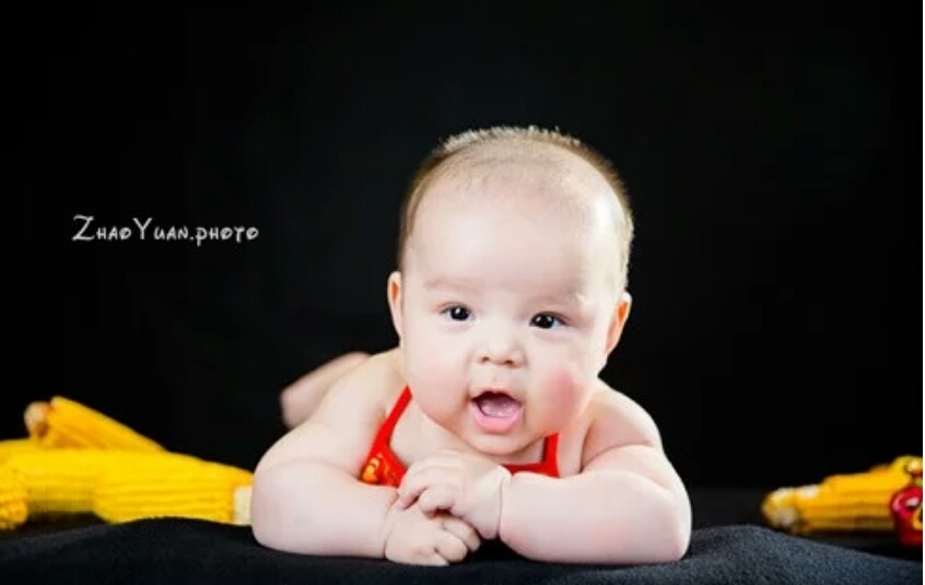 宝宝爱撕纸妈妈该不该阻止,行家说不要阻止孩子撕纸