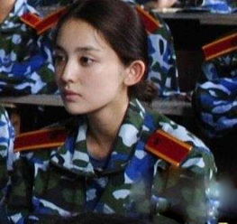 军训检验颜值：娜扎素颜令人惊艳王俊凯晒黑帅气不减