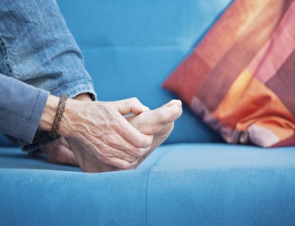 痛风居然还会引发尿毒症？医生告诉你三种方法治疗痛风！