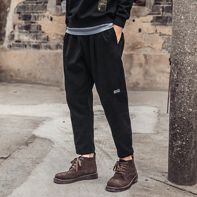 夹克马丁靴小脚裤,翻领夹克搭配直筒裤还是小脚裤