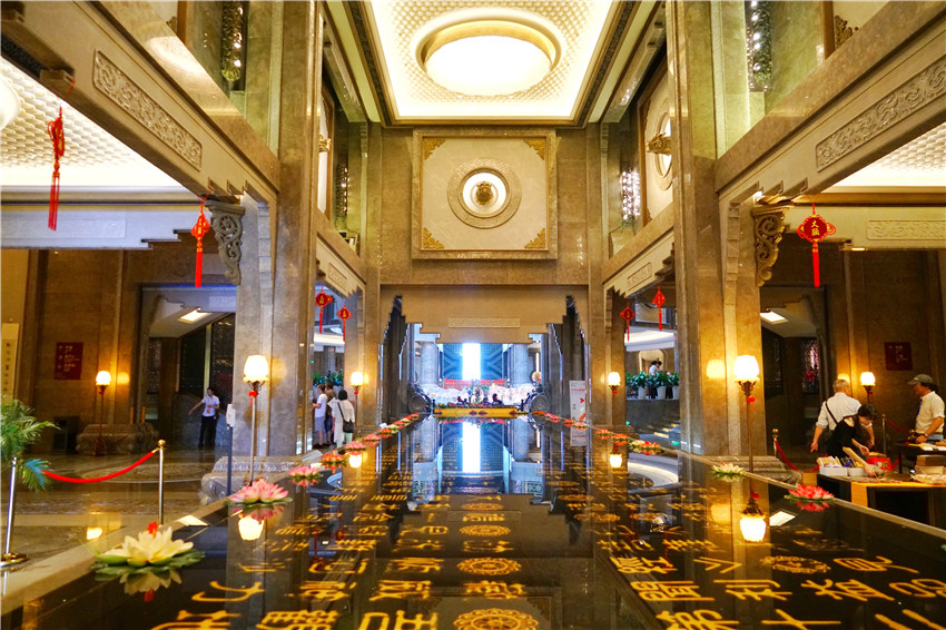 礼佛峨眉顶,礼佛普陀山