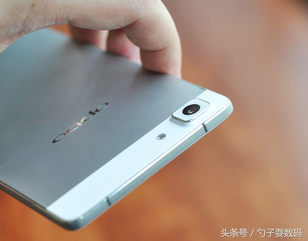 保存3.5毫米耳机孔的新手机,3.5毫米的耳机孔是最先进的设备